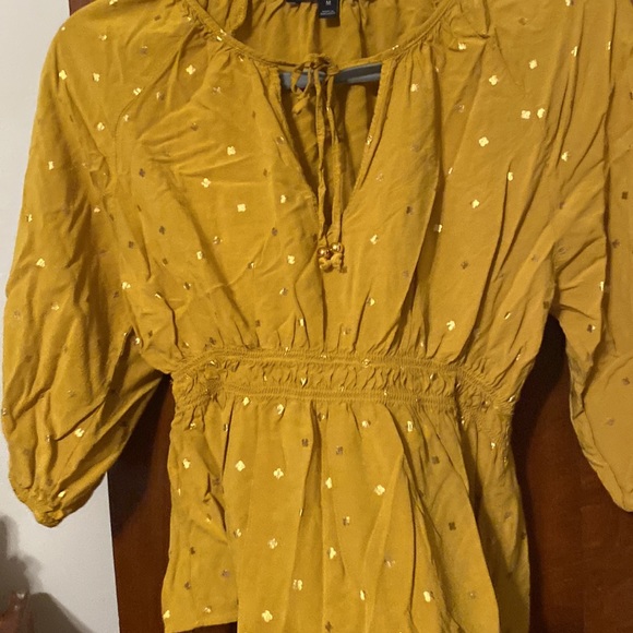 Wrinkly harve’ benard top smocked at the waist😍😍😍 - Picture 4 of 9